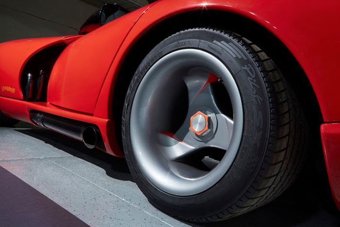 6 автомобила, които не изглеждат зле с триспицови джанти